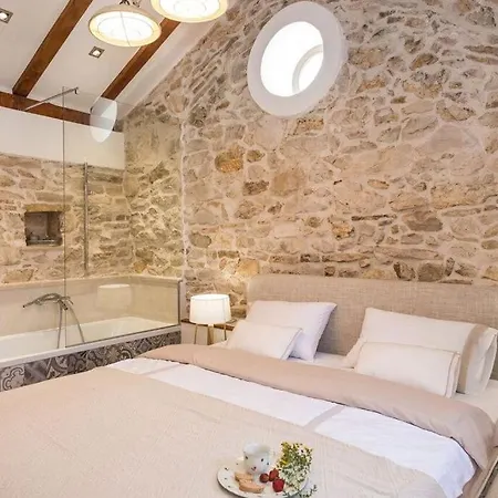 Hirundo Rustica Villa *