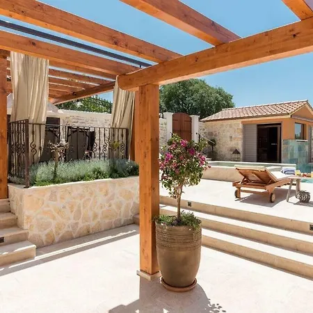 Hirundo Rustica Villa