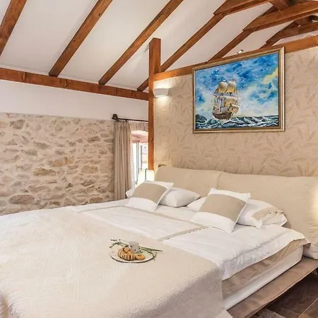 Hirundo Rustica Villa