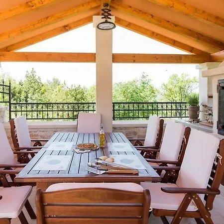 Hirundo Rustica Villa