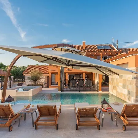 Hirundo Rustica Skradin