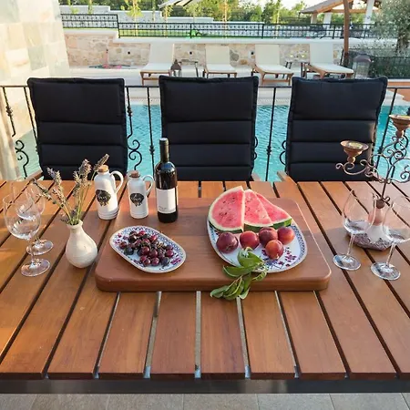 Hirundo Rustica Villa