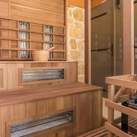 Hirundo Rustica Skradin