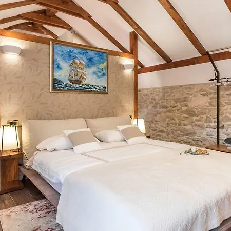 Hirundo Rustica Skradin