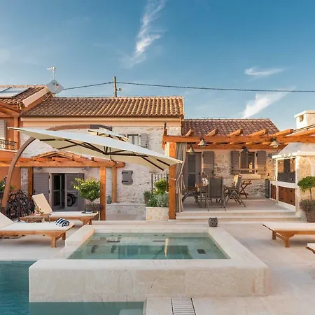 Hirundo Rustica Skradin