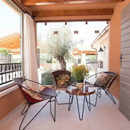 Hirundo Rustica Skradin