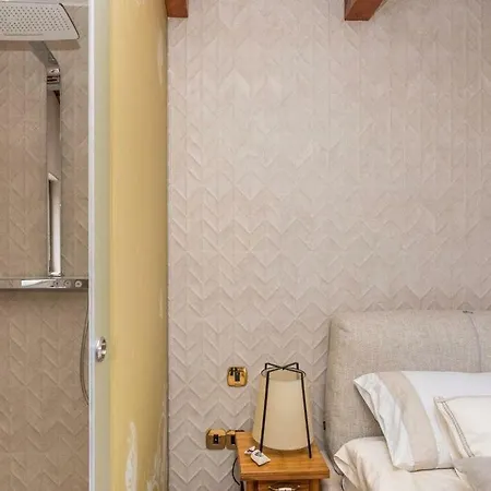 Hirundo Rustica Villa *