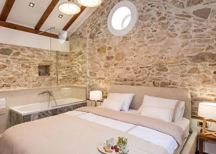 Hirundo Rustica וילה *