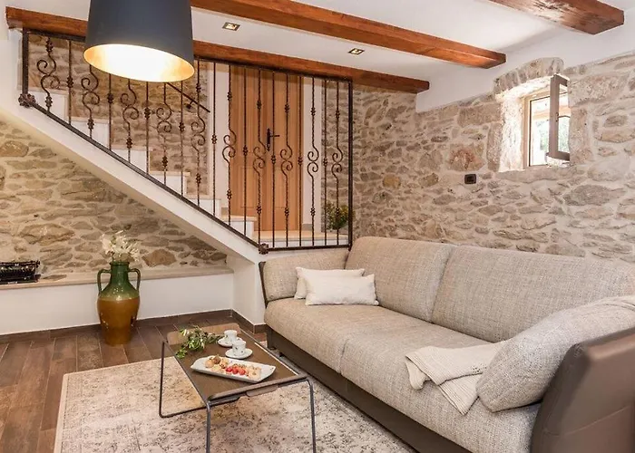 Hirundo Rustica * סקארדין