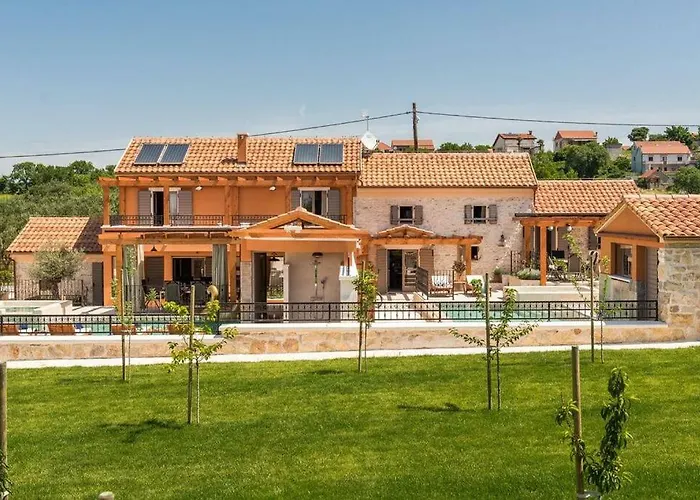 וילה Hirundo Rustica *