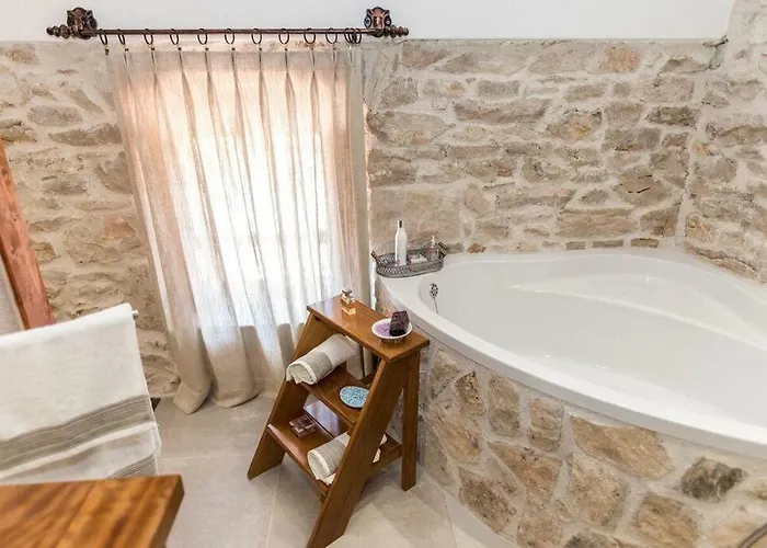 Hirundo Rustica וילה *