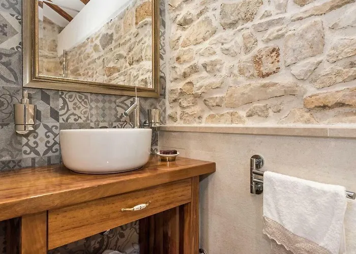 Hirundo Rustica וילה *