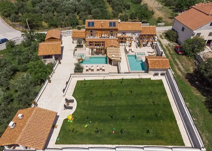 Hirundo Rustica וילה סקארדין