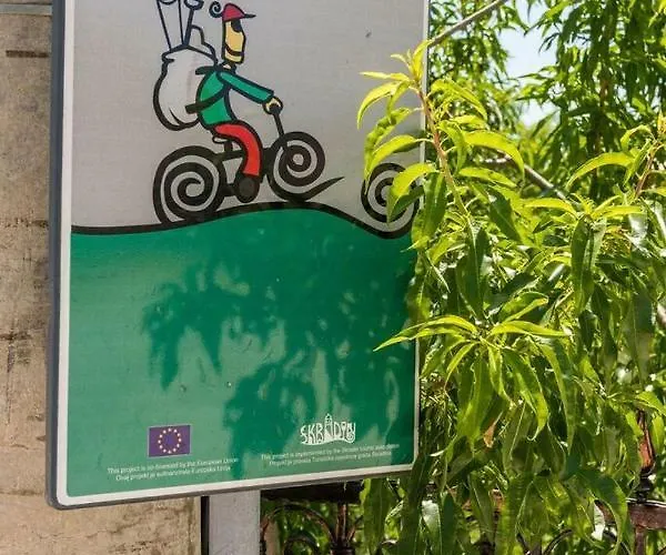 Hirundo Rustica * סקארדין