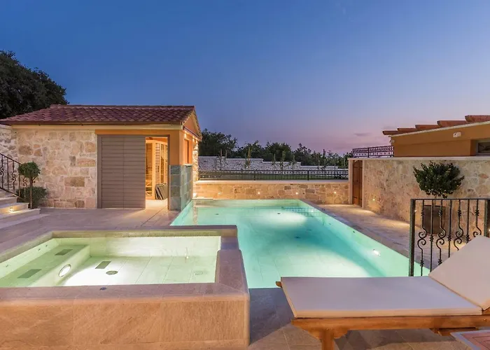 וילה Hirundo Rustica *