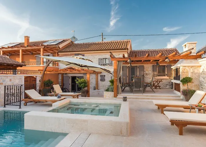 Hirundo Rustica * סקארדין