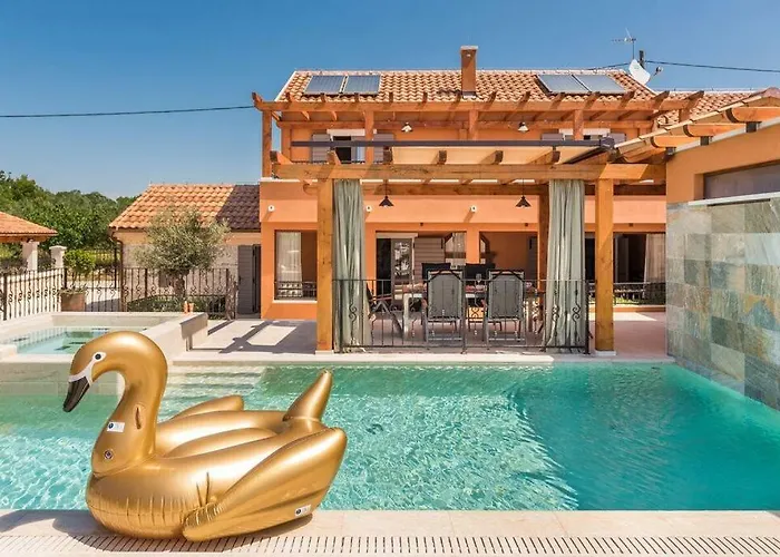 Hirundo Rustica וילה סקארדין