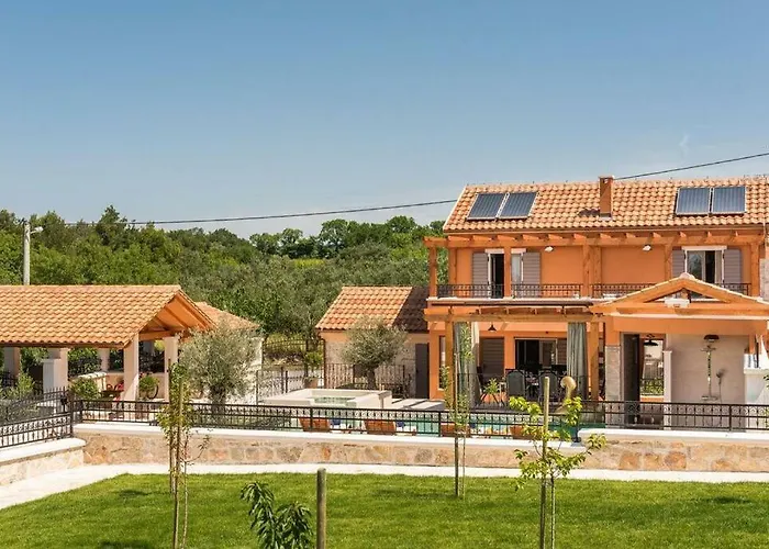 וילה Hirundo Rustica *