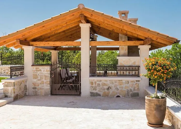 Hirundo Rustica * סקארדין