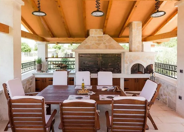 וילה Hirundo Rustica *