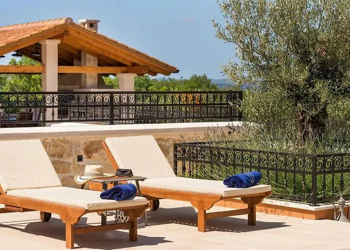 Hirundo Rustica וילה *