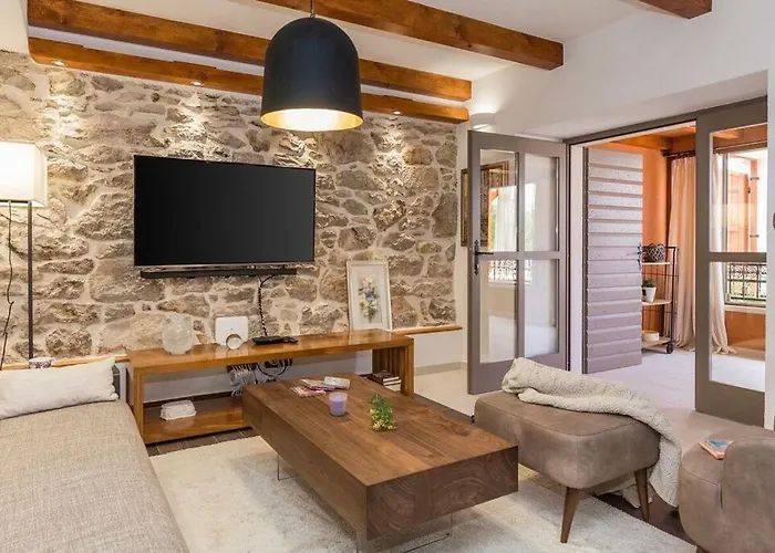 Hirundo Rustica * סקארדין