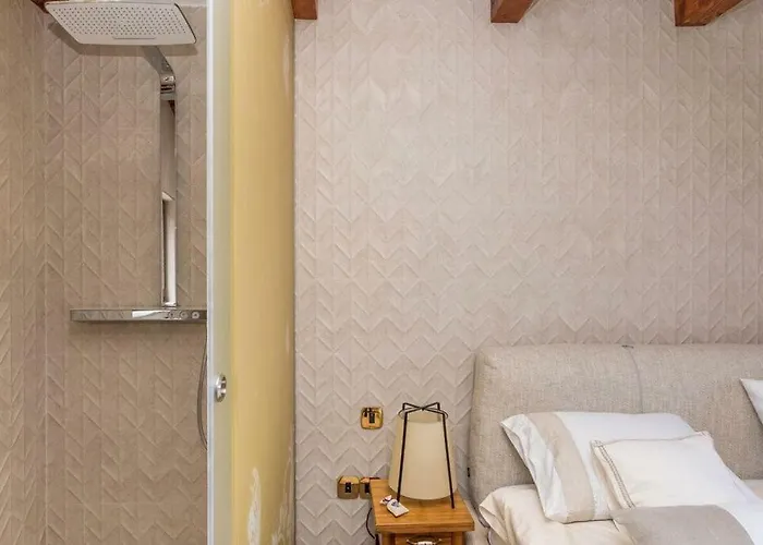 Hirundo Rustica וילה *